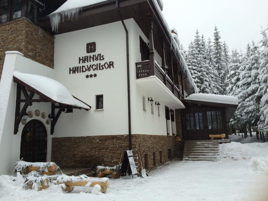 Hanul Haiducilor Obarsia-Lotrului Exteriér fotografie